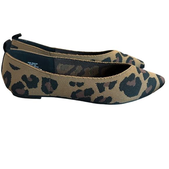 Journee Collection Tayleen Leopard Knit Fabric Pointed Toe Flats Retro NEW 8.5 - Picture 2 of 11